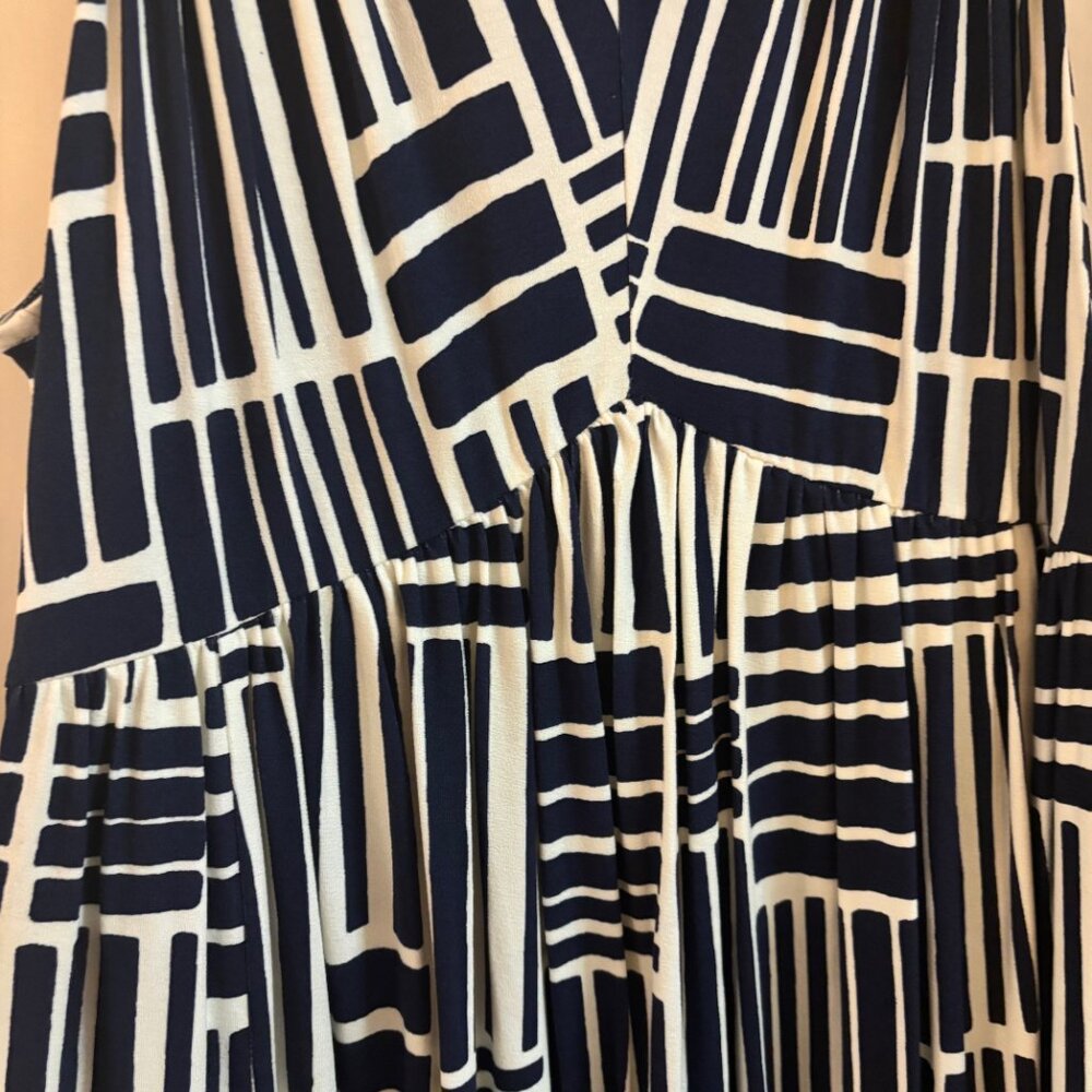 LANE BRYANT Navy/Cream V-Neck Easy Swing Dress in 18/20 - Picture 5 of 6